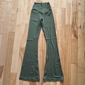 High waisted cross over yoga pant